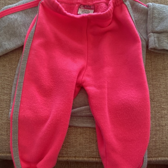 Hot pink sweatshirt and sweatpants set 12 months - Picture 5 of 5